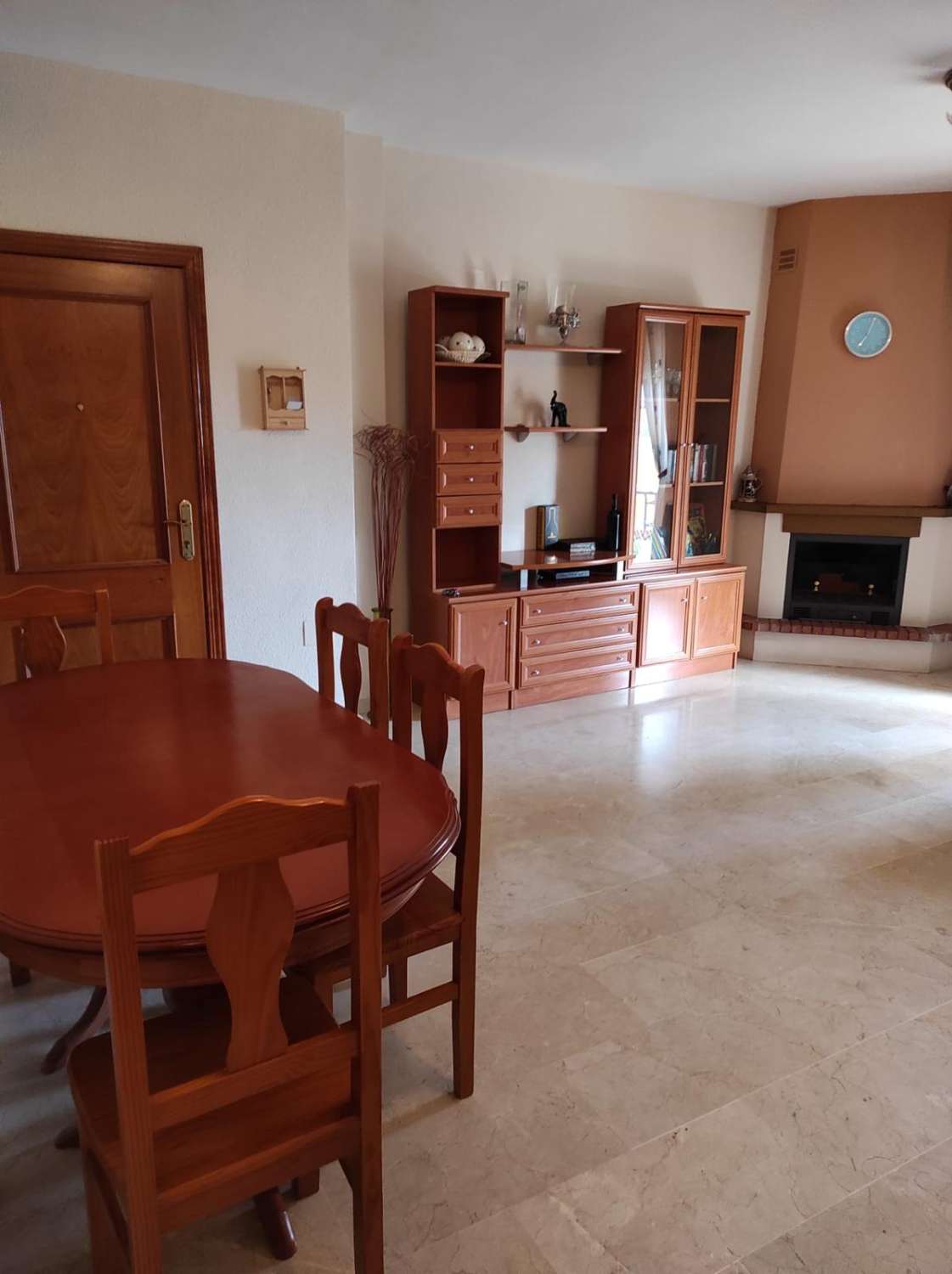 Se alquila MEDIA TEMPORADA del 1/9/2024 - 30/6/2025 bonito apartamento en 2ª linea de playa en Benalmádena