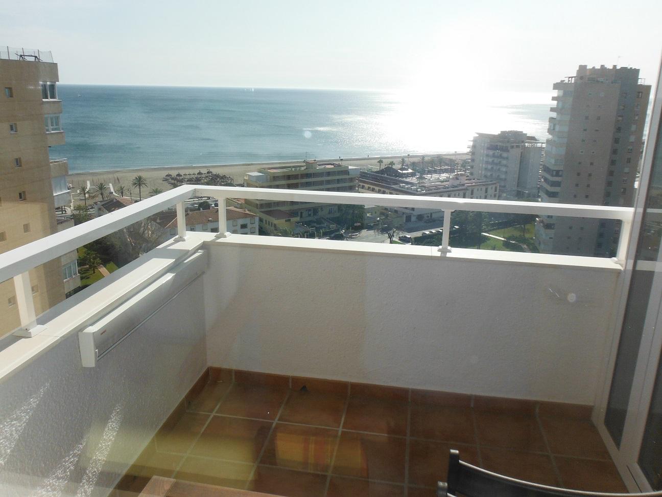 MEDIA TEMPORADA SE ALQUILA DESDE 1.10.24-31.13.24 BONITO  APARTAMENTO CON VISTAS AL MAR EN ZONA PLAYAMAR (TORREMOINOS)