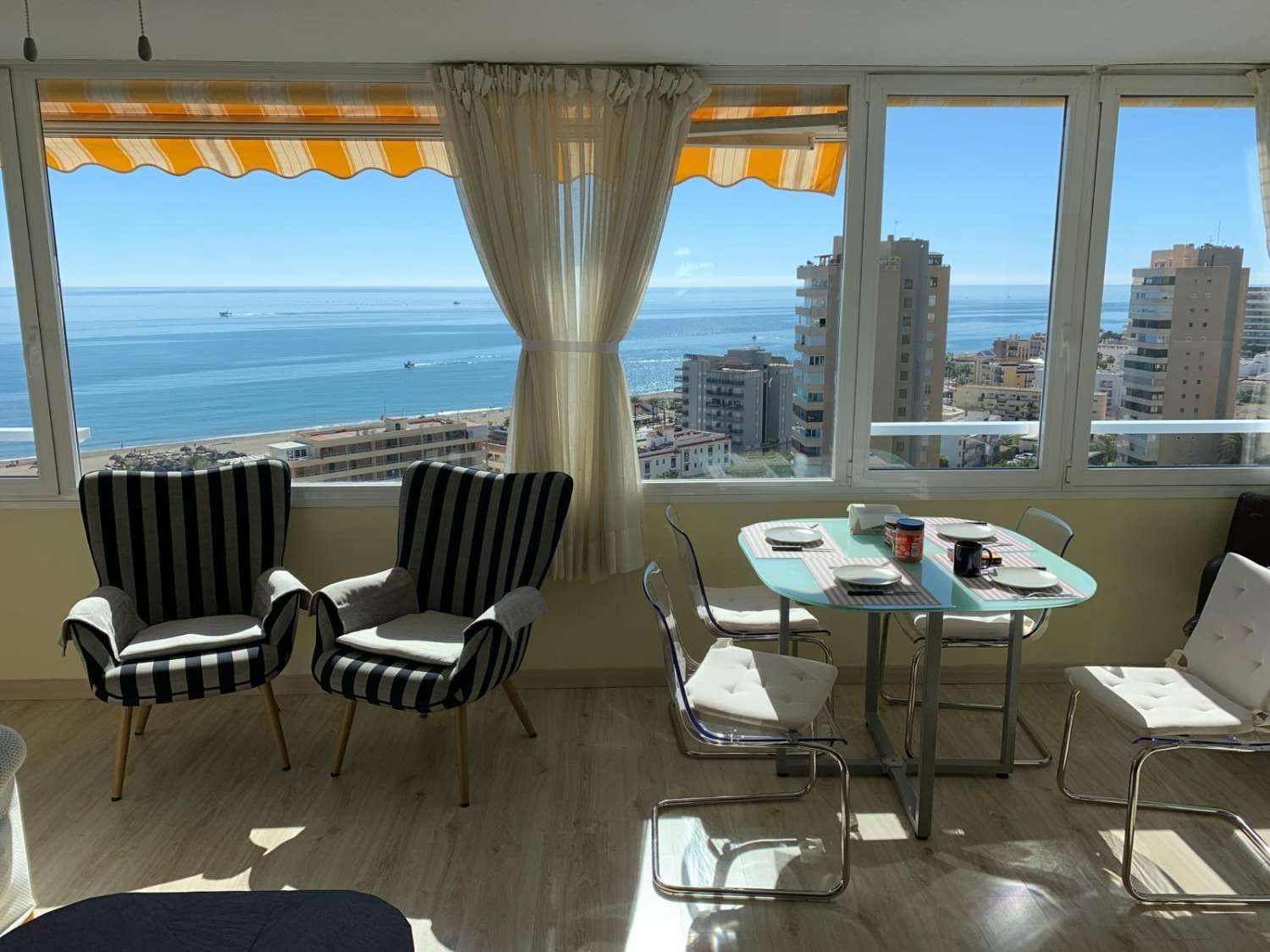 MEDIA TEMPORADA SE ALQUILA DESDE 1.10.24-31.13.24 BONITO  APARTAMENTO CON VISTAS AL MAR EN ZONA PLAYAMAR (TORREMOINOS)