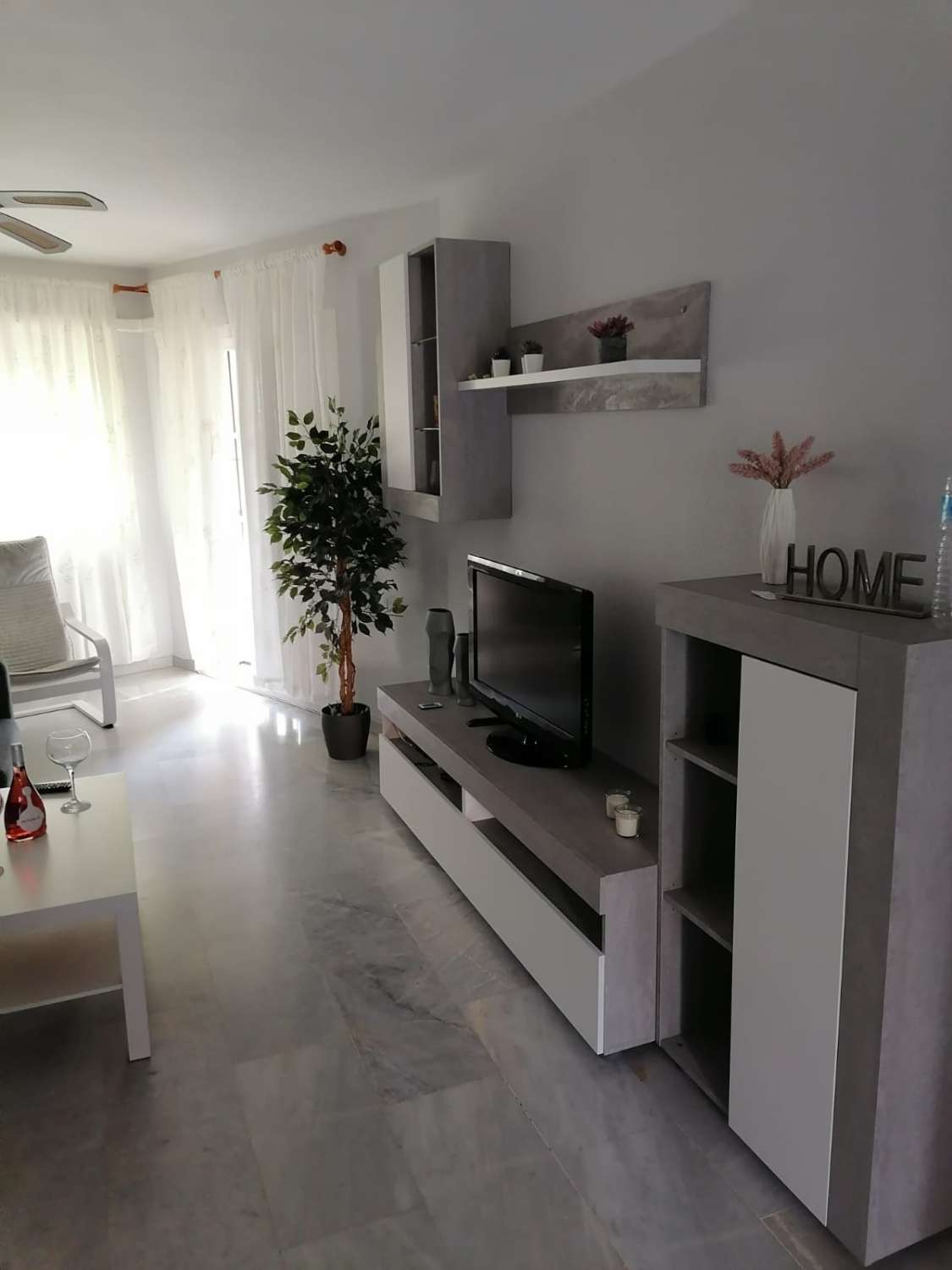 MEDIA TEMPORADA SE ALQUILA DESDE 1.9.25-28.6.26 BONITO APARTAMENTO EN PLANTA BAJA A 150 METROS DE LA PLAYA EN BENALMADENA