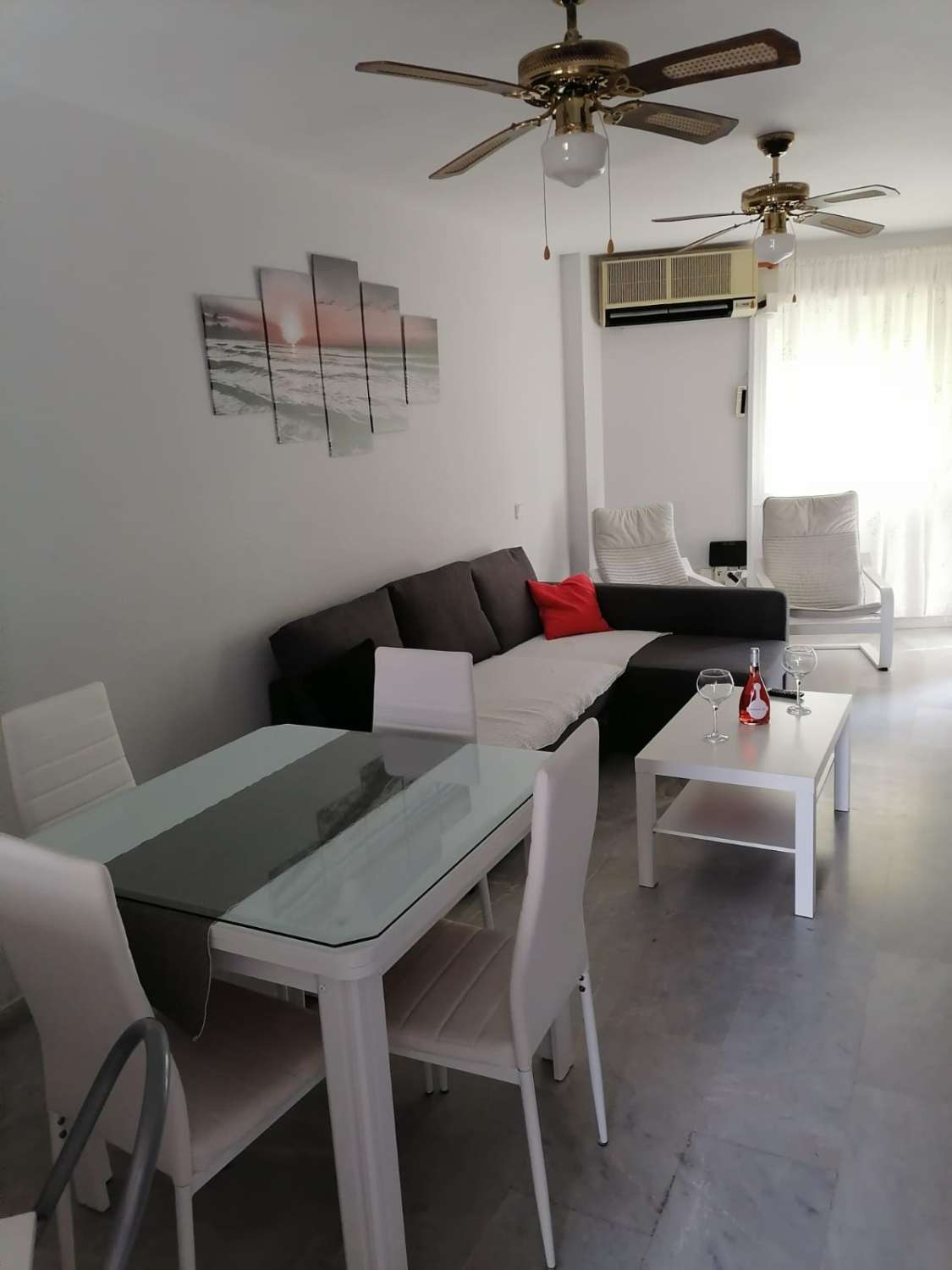 LOCATION À MOYEN TERME DE 1.9.25-28.6.26 BEL APPARTEMENT AU REZ-DE-CHAUSSÉE À 150 MÈTRES DE LA PLAGE À BENALMADENA