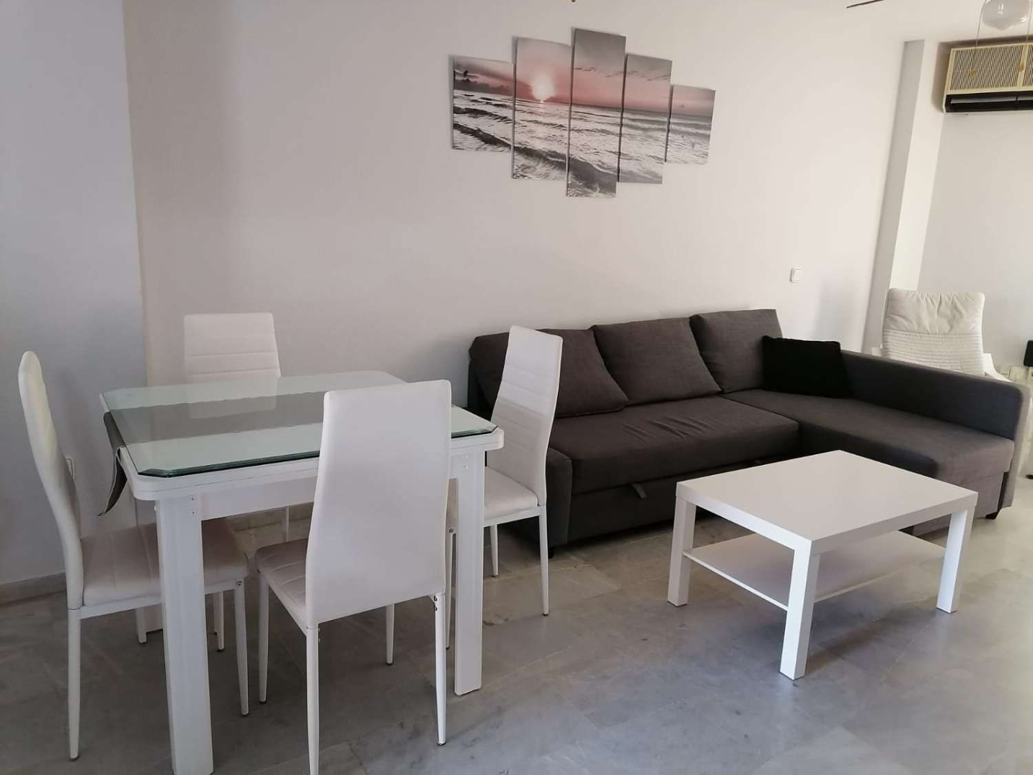 LOCATION À MOYEN TERME DE 1.9.25-28.6.26 BEL APPARTEMENT AU REZ-DE-CHAUSSÉE À 150 MÈTRES DE LA PLAGE À BENALMADENA