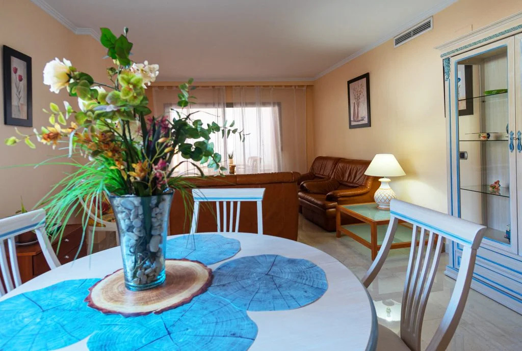 HALF SEASON. FROM 15.9.24-31.5.26 LUXURY APARTMENT 100 METERS FROM THE BEACH (BENALMADENA)