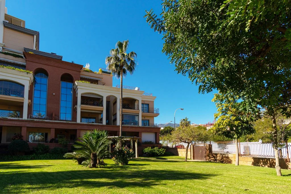 HALF SEIZOEN. VAN 15.9.24-31.5.26 LUXE APPARTEMENT OP 100 METER VAN HET STRAND (BENALMADENA)