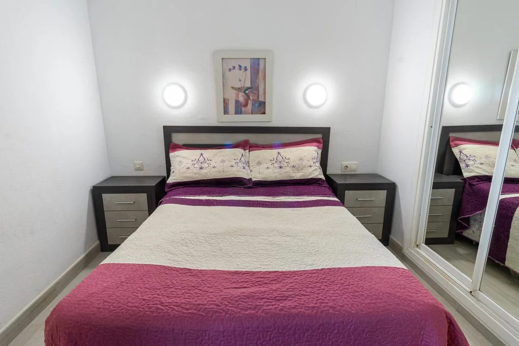 Media temporada . Se alquila desde 1.5.25-31.5.24 y de 15.9.25-15.6.26 bonito  apartamento  de 1 dormitorio en 2ª linea de playa en Benalmadena