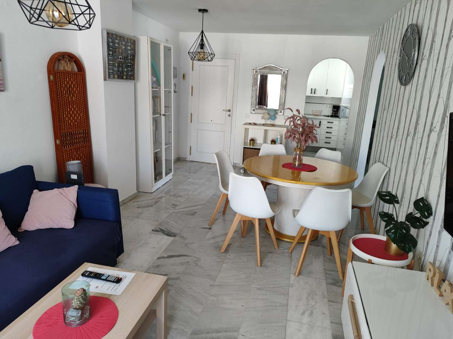 NO ES DE LARGA TEMPORADA . SE ALQUILA DESDE 1.11.24-1.4.25 BONITO APARTAMENTO A 150 METROS DE LA PLAYA EN BENALMADENA