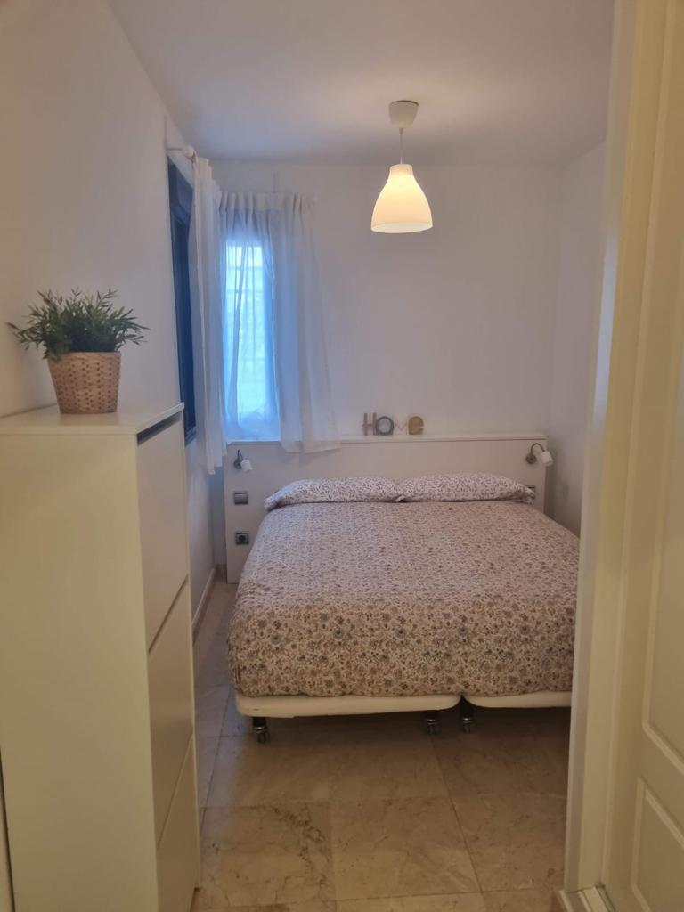 SE VENDE BONITO APARTAMENTO A 200 METROS DE LA PLAYA EN  BENALMÁDENA