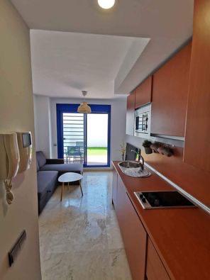 SE VENDE BONITO APARTAMENTO A 200 METROS DE LA PLAYA EN  BENALMÁDENA