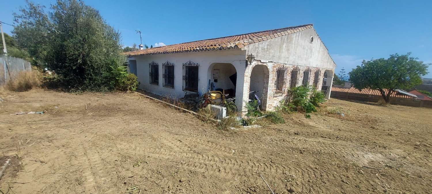 SE VENDE CHALET A REFORMAR ZONA EL PINAR (TORREMOLINOS )