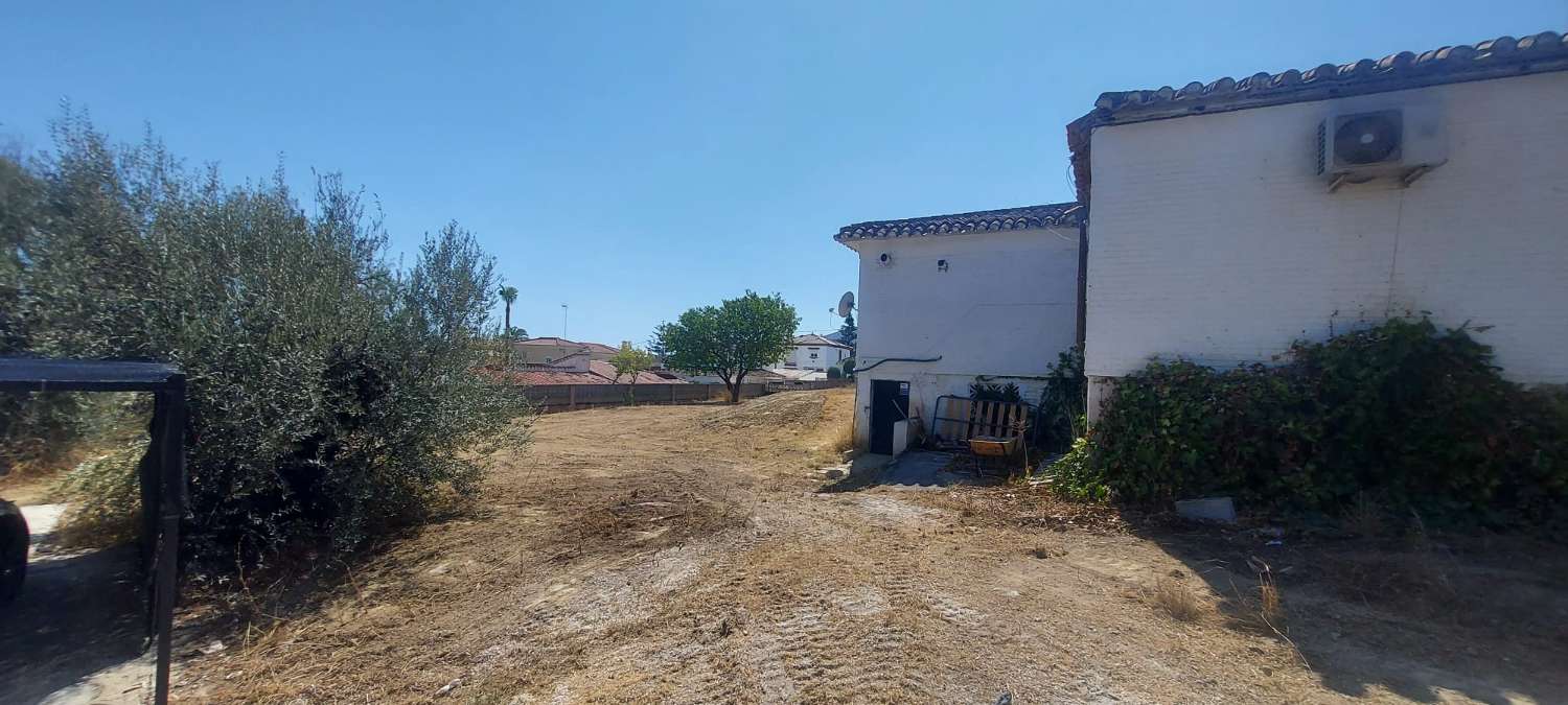 SE VENDE CHALET A REFORMAR ZONA EL PINAR (TORREMOLINOS )