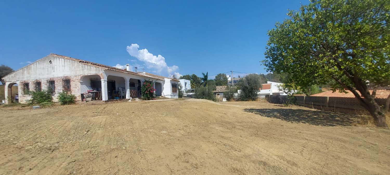 SE VENDE CHALET A REFORMAR ZONA EL PINAR (TORREMOLINOS )