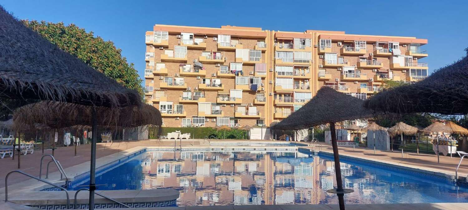 Larga Temporada . se alquila desde 24.9.24 bonito apartamento con vistas laterales al mar en Arroyo de la Miel