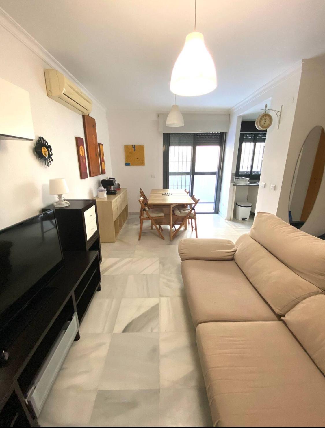 SE VENDE BONITO APARTAMENTO EN ZONA  PLAYA DE CARVAJAL  (FUENGIROLA)