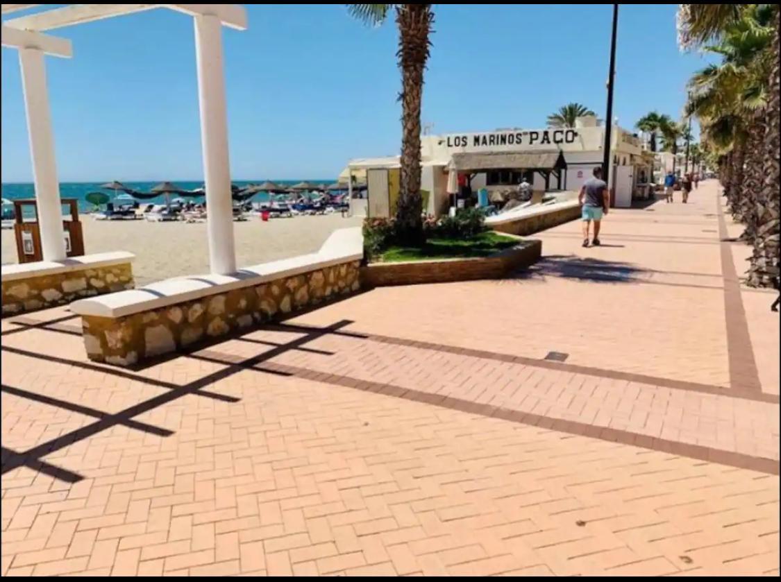 SE VENDE BONITO APARTAMENTO EN ZONA  PLAYA DE CARVAJAL  (FUENGIROLA)