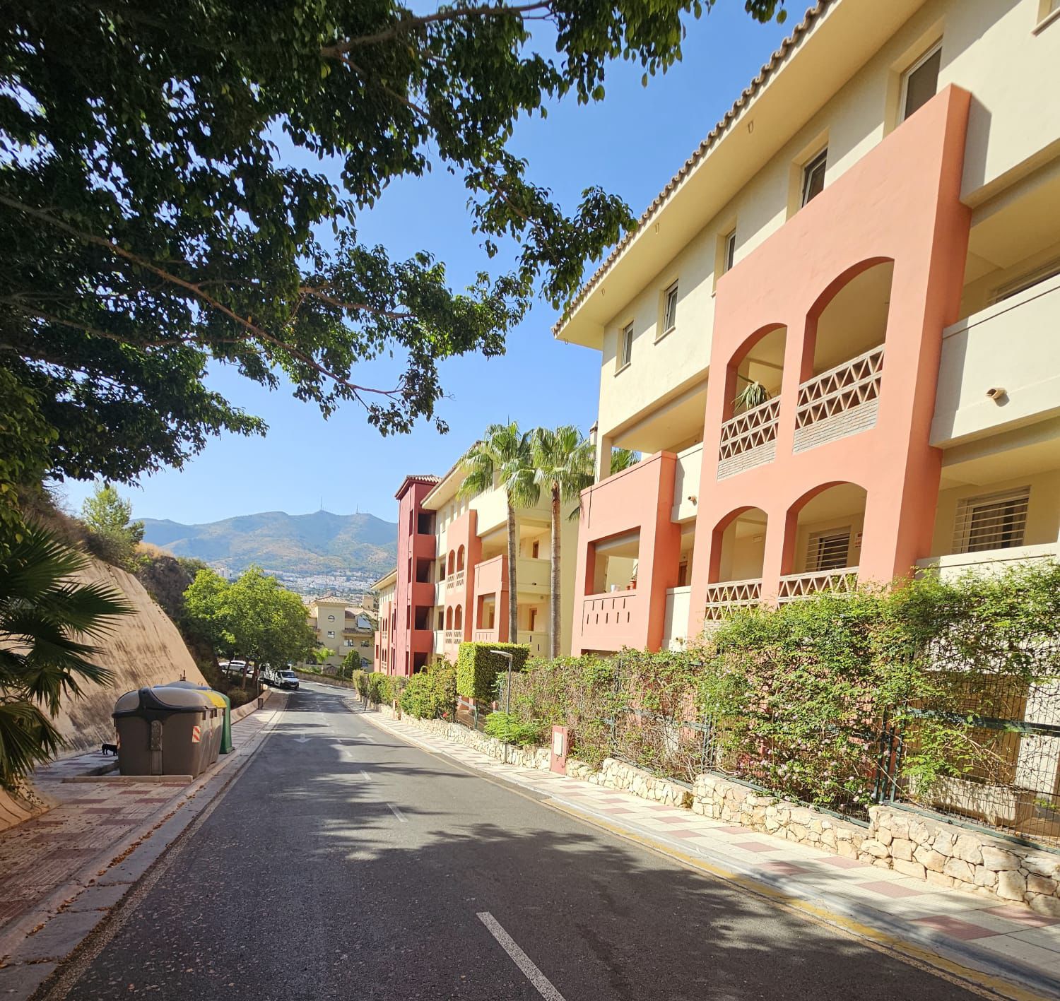 Se vende precioso apartamento en Benalmadena con la vistas despejadas al campo de Golf.