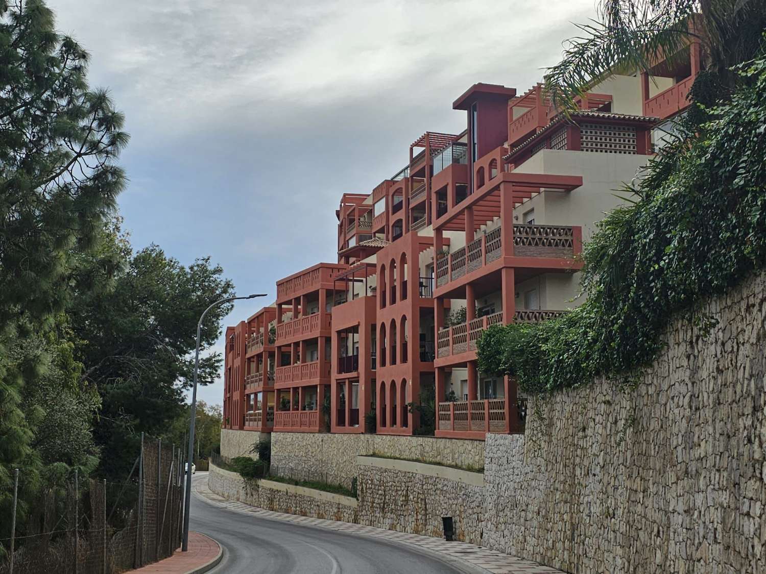 Se vende precioso apartamento en Benalmadena con la vistas despejadas al campo de Golf.