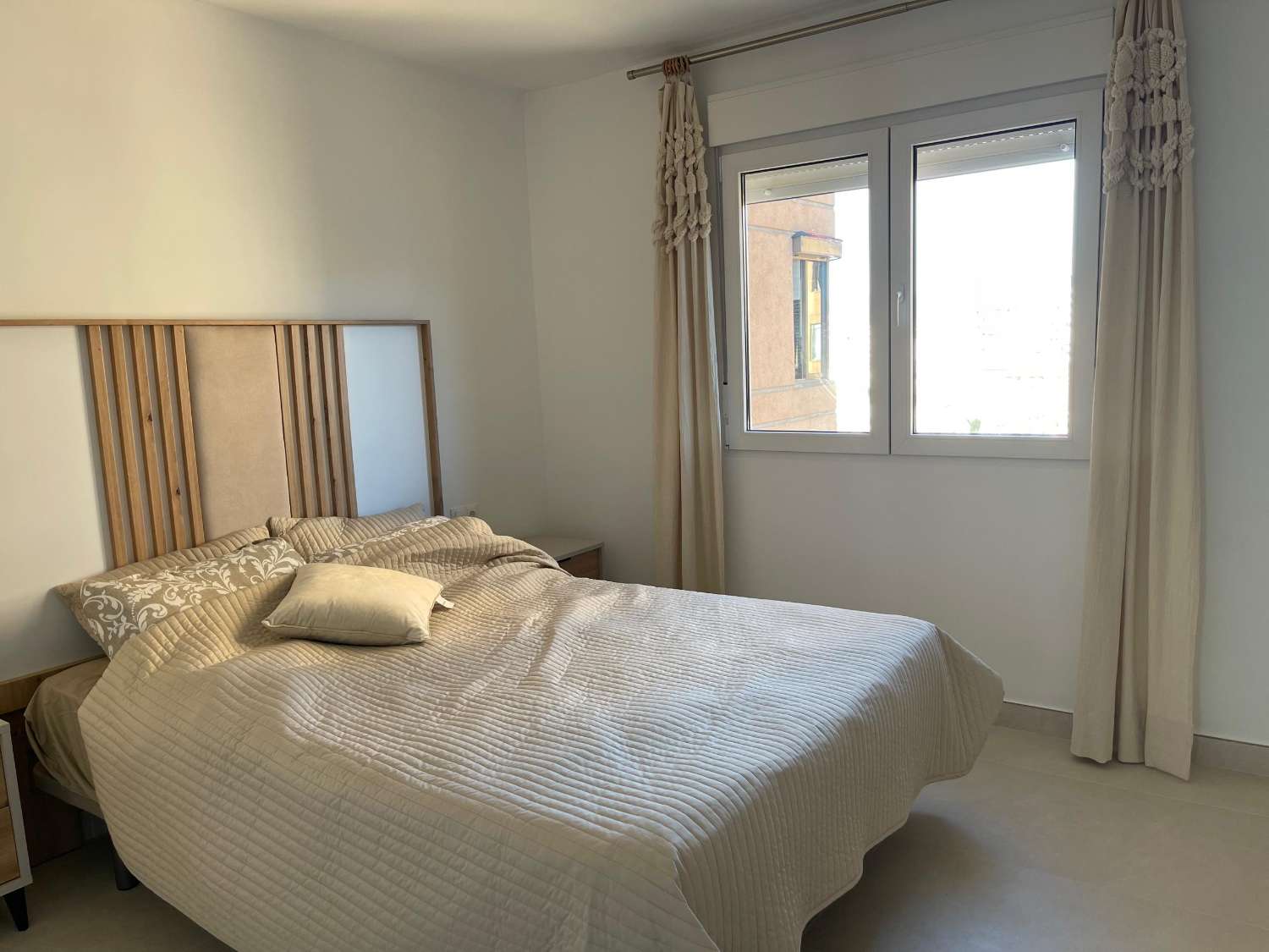 HALF SEIZOEN. PRACHTIG APPARTEMENT TE HUUR VANAF 1/10/2024 - 31/5/25 IN FUENGIROLA MET UITZICHT OP ZEE