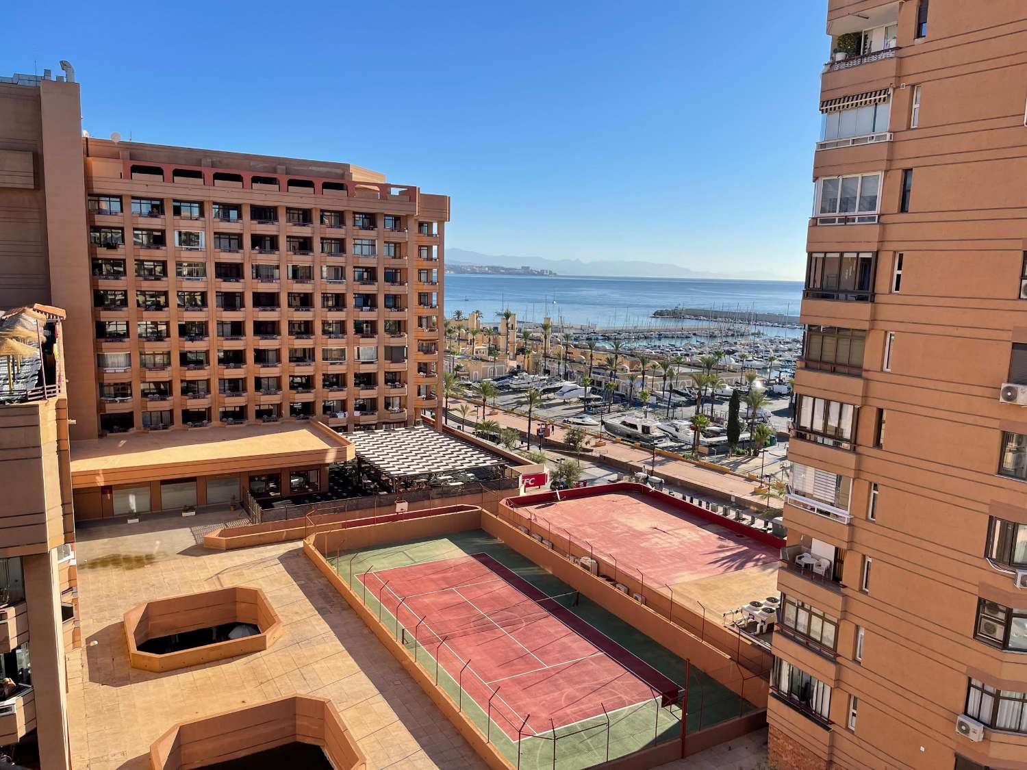 HALF SEIZOEN. PRACHTIG APPARTEMENT TE HUUR VANAF 1/10/2024 - 31/5/25 IN FUENGIROLA MET UITZICHT OP ZEE