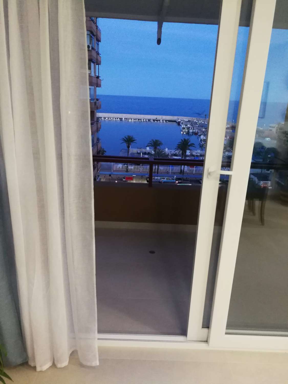 LANGE SAISON. WUNDERSCHÖNE WOHNUNG ZU VERMIETEN AB 1.10.2024 IN FUENGIROLA MIT MEERBLICK