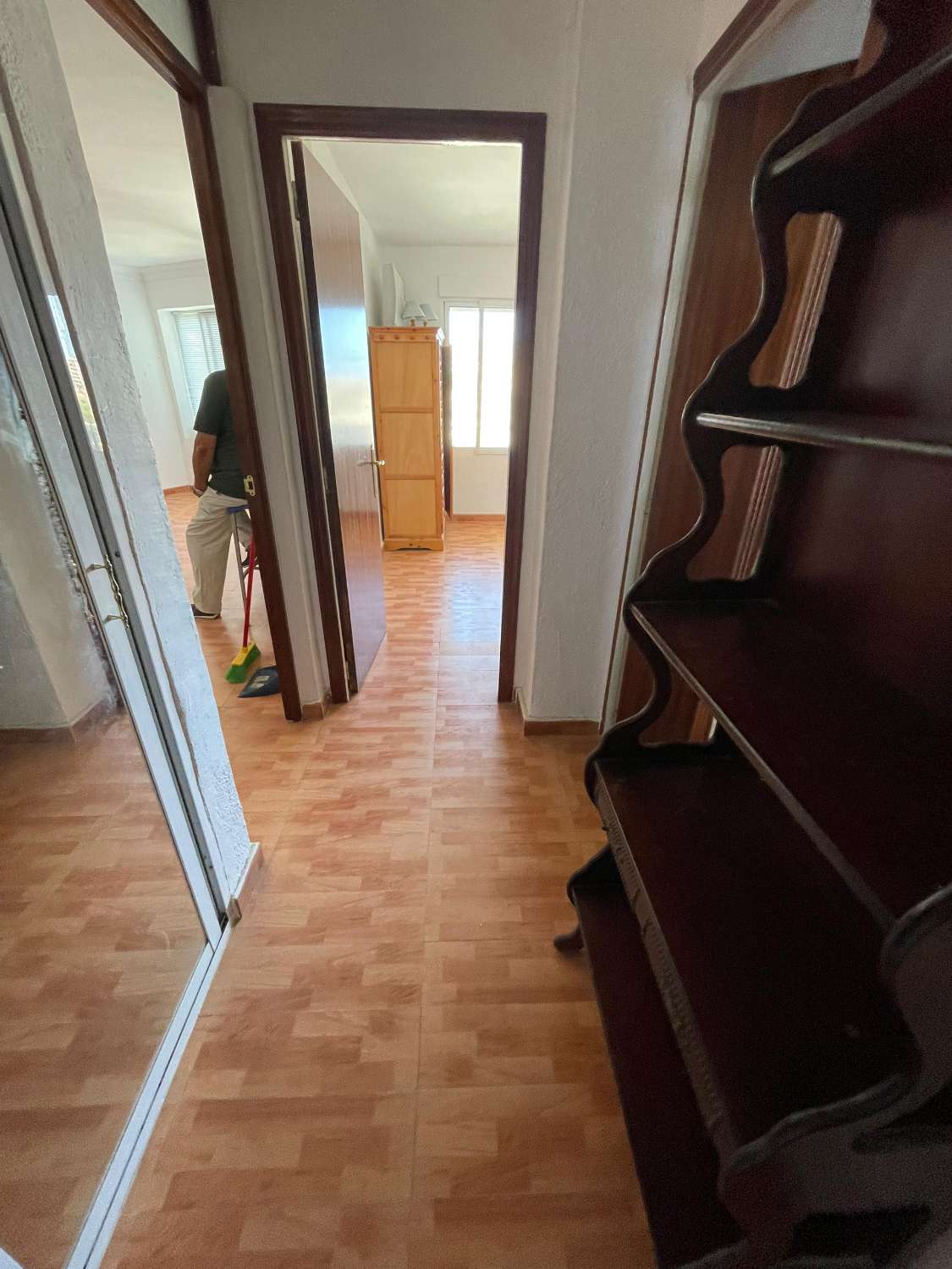 SE VENDE BONITO APARTAMENTO DE UN DORMITORIO EN BENALMADENA