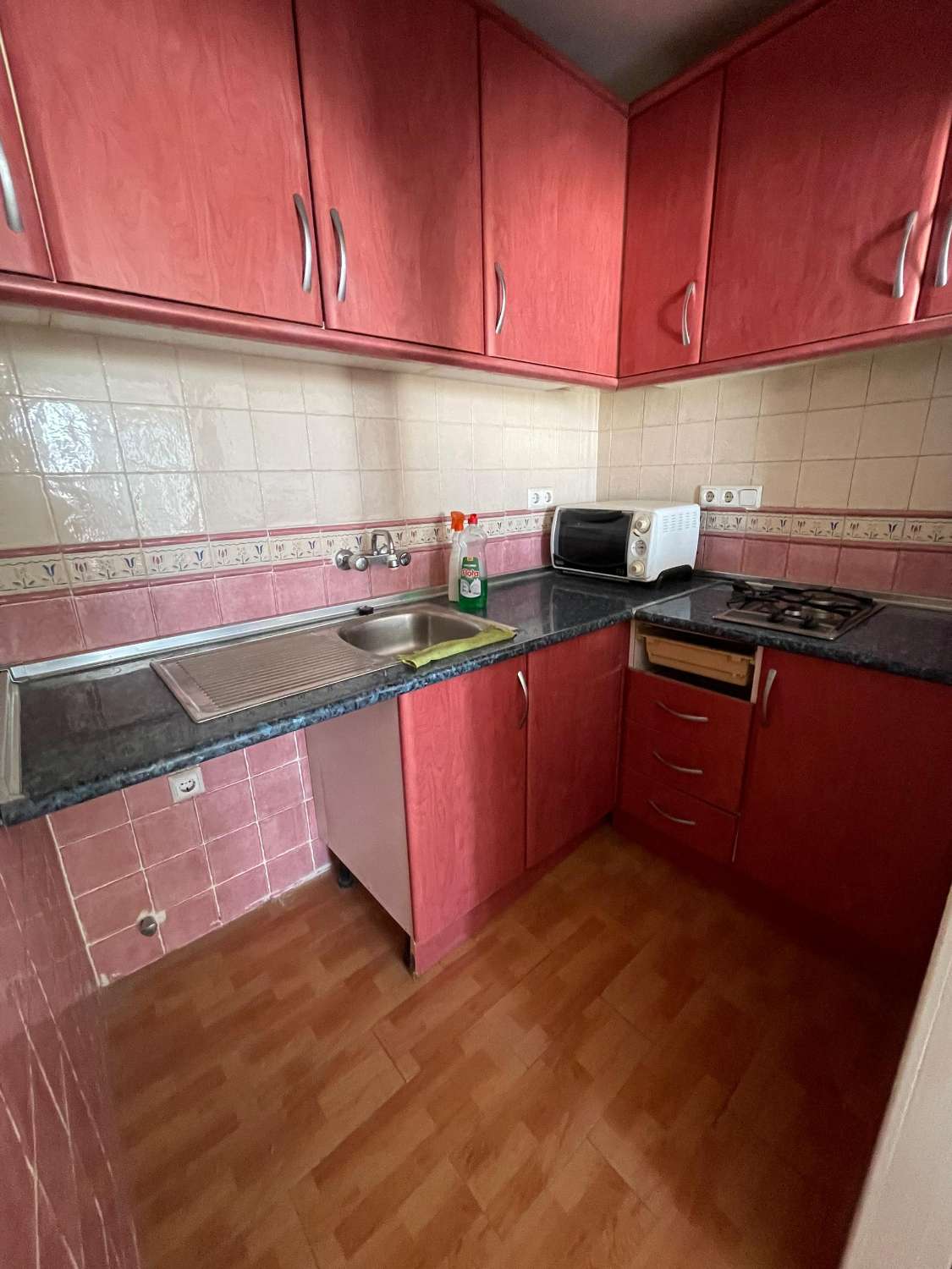 SE VENDE BONITO APARTAMENTO DE UN DORMITORIO EN BENALMADENA