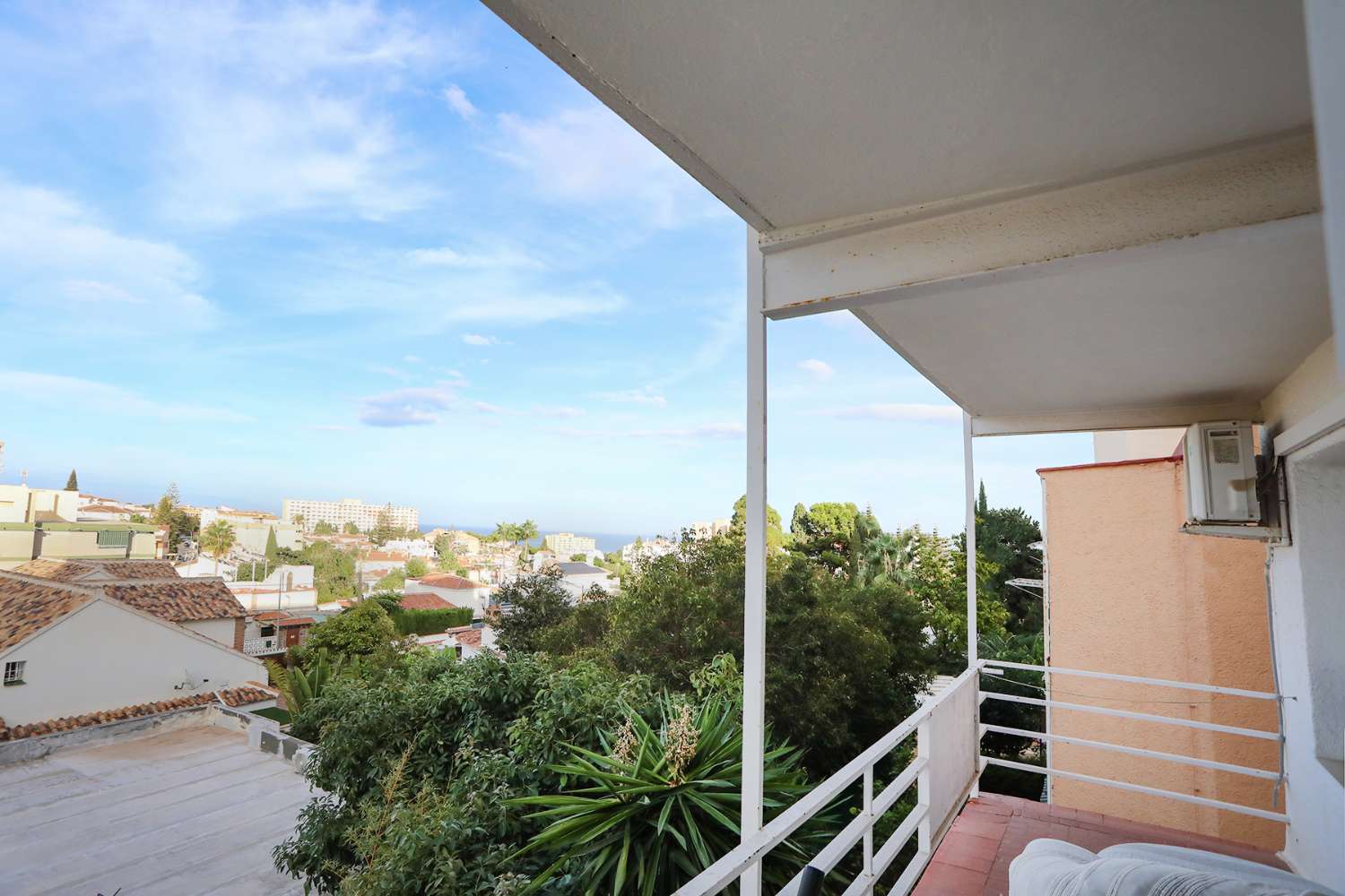 SE VENDE BONITO APARTAMENTO DE UN DORMITORIO EN BENALMADENA