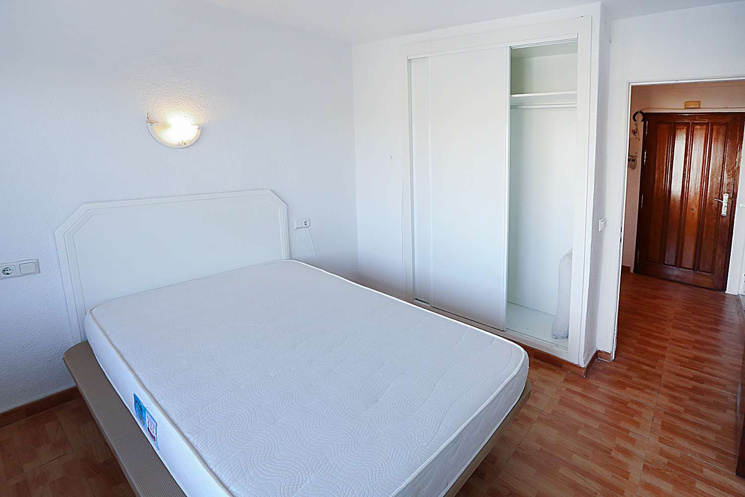 SE VENDE BONITO APARTAMENTO DE UN DORMITORIO EN BENALMADENA