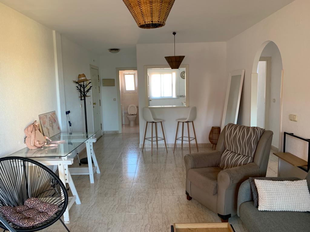 DEMI-SAISON. A LOUER DÈS MAINTENANT JUSQU’AU 30.6.25 BEL APPARTEMENT AVEC VUE SUR LA MER À BENALMADENA