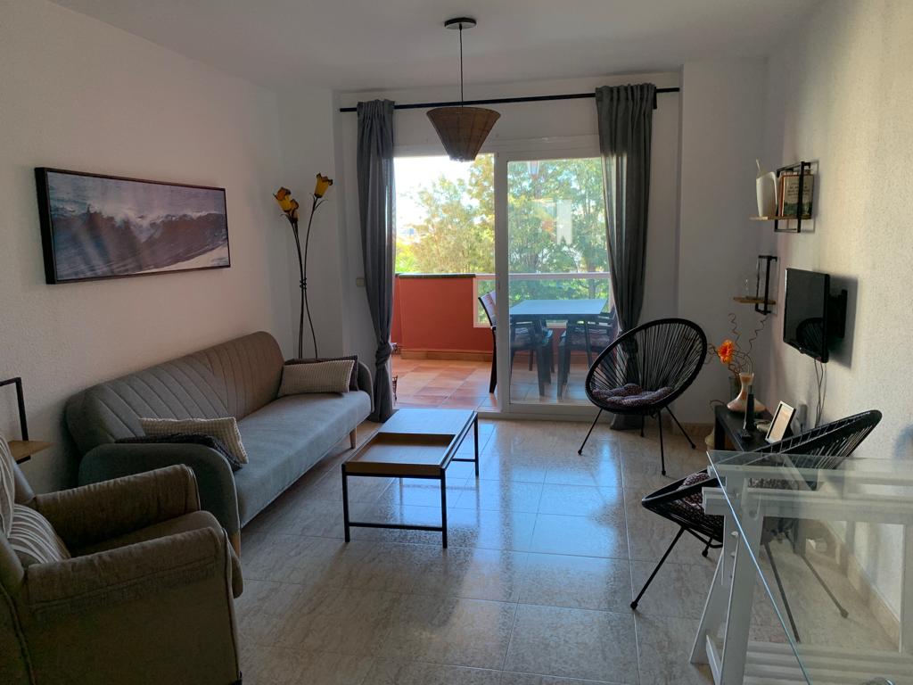 MEDIA  TEMPORADA . SE ALQUILA DESDE AHORA HASTA 30.6.25  BONITO APARTAMENTO CON VISTAS AL MAR  EN BENALMADENA