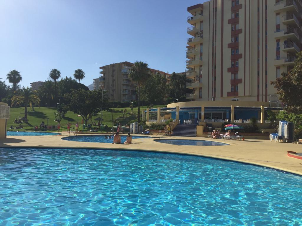 SCHÖNE WOHNUNG ZUM VERKAUF IN BENALMADENA MIT MEERBLICK