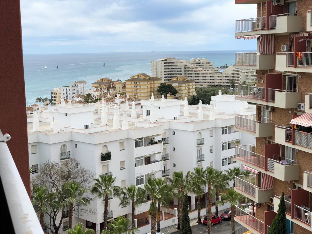 SCHÖNE WOHNUNG ZUM VERKAUF IN BENALMADENA MIT MEERBLICK