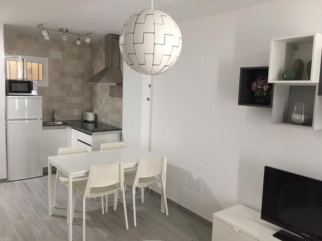 MOOI APPARTEMENT TE KOOP IN BENALMÁDENA MET UITZICHT OP ZEE