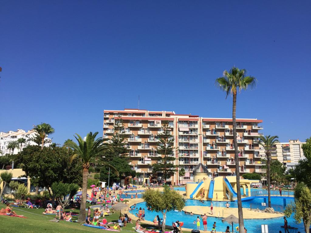 SCHÖNE WOHNUNG ZUM VERKAUF IN BENALMADENA MIT MEERBLICK