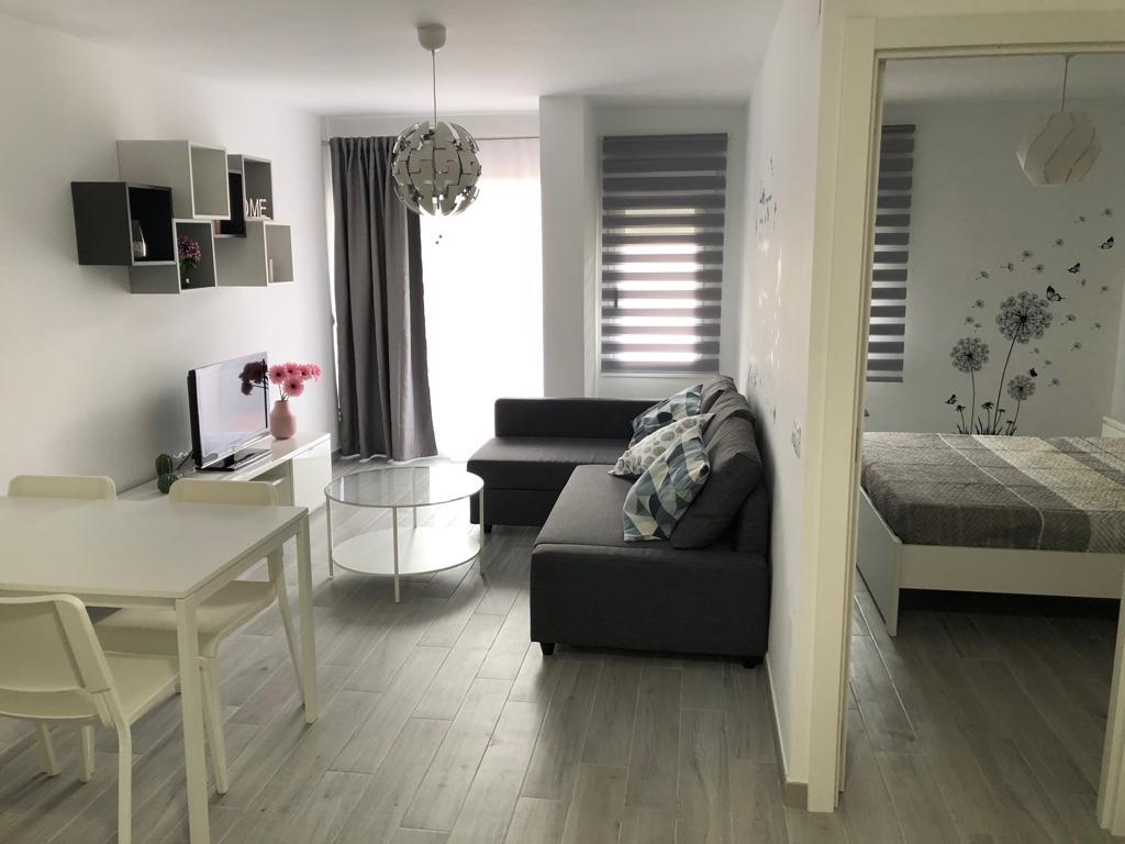 SE VENDE BONITO APARTAMENTO EN BENALMÁDENA CON VISTAS AL MAR