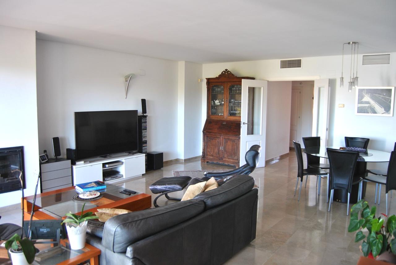 SE VENDE MAGNIFICO APARTAMENTO EN TORREQUEBRADA EN URBANIZACION DE LUJO (BENALMADENA)