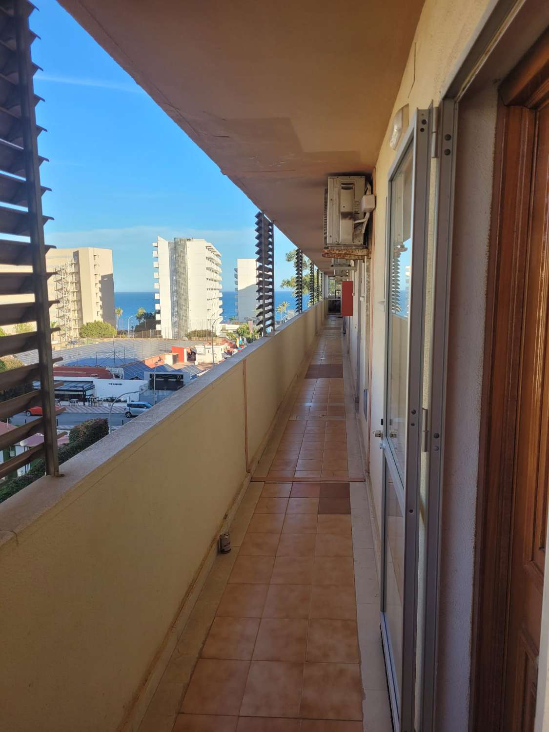 Media temporada . Se alquila desde 15.10.24-31.5.25 bonito apartamento con vistas al mar  en La Carihuela ( Torremolinos)