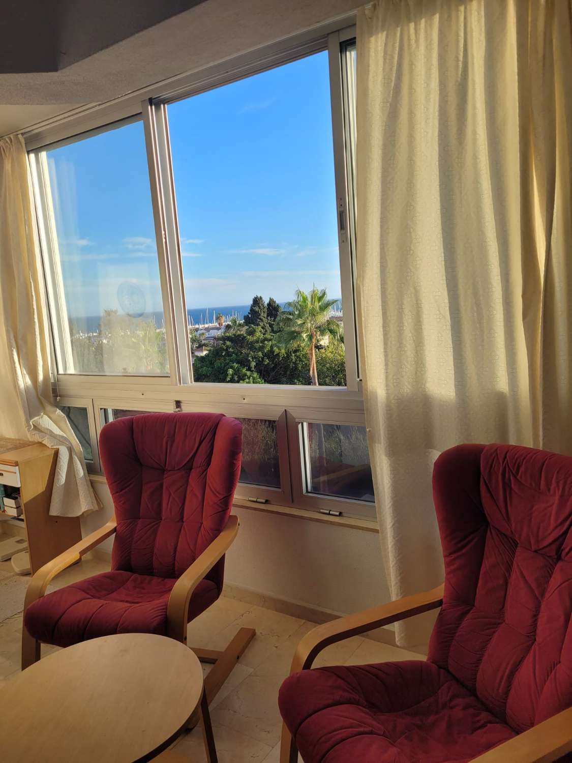 Media temporada . Se alquila desde 15.10.24-31.5.25 bonito apartamento con vistas al mar  en La Carihuela ( Torremolinos)