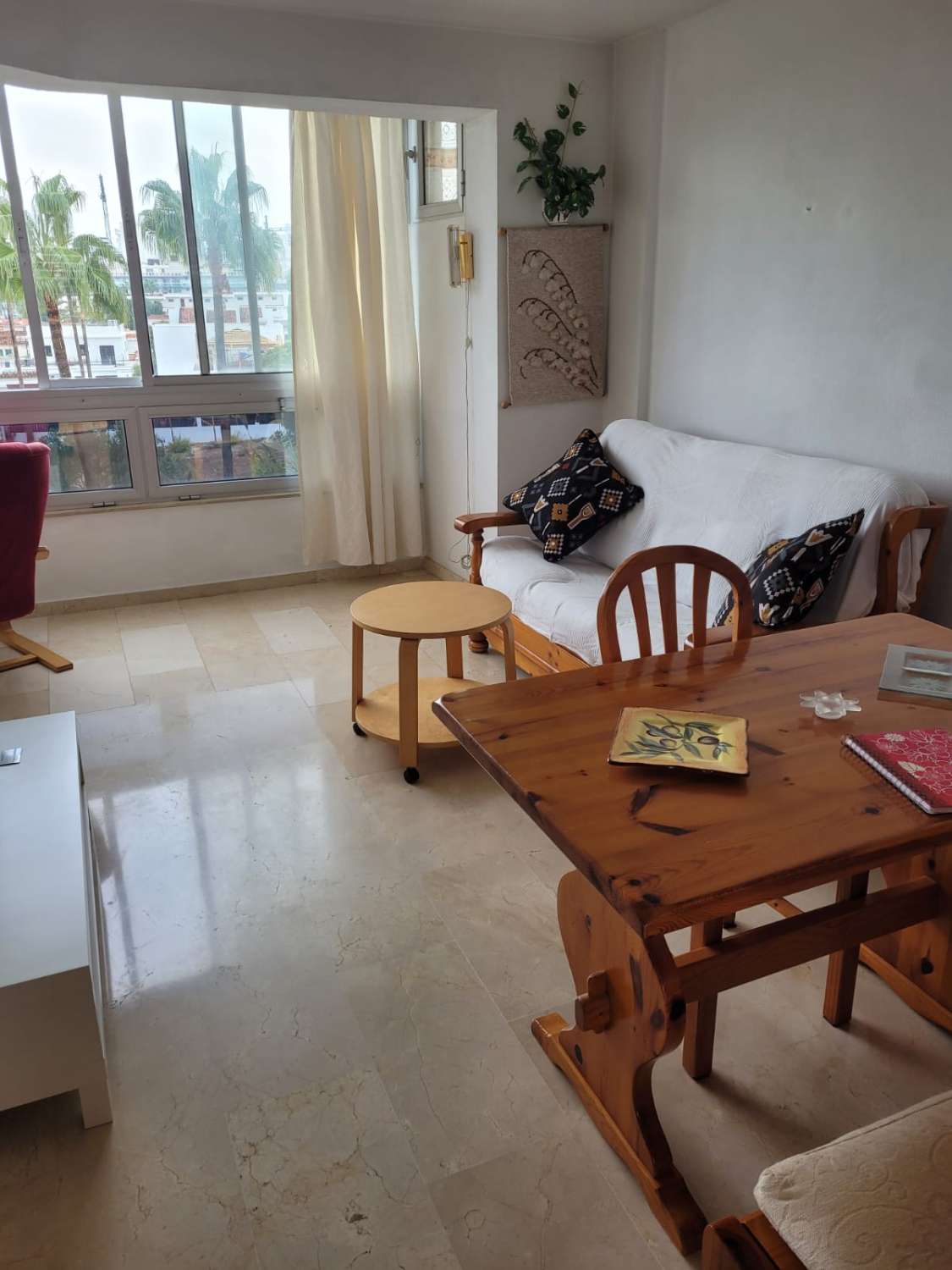 Media temporada . Se alquila desde 15.10.24-31.5.25 bonito apartamento con vistas al mar  en La Carihuela ( Torremolinos)