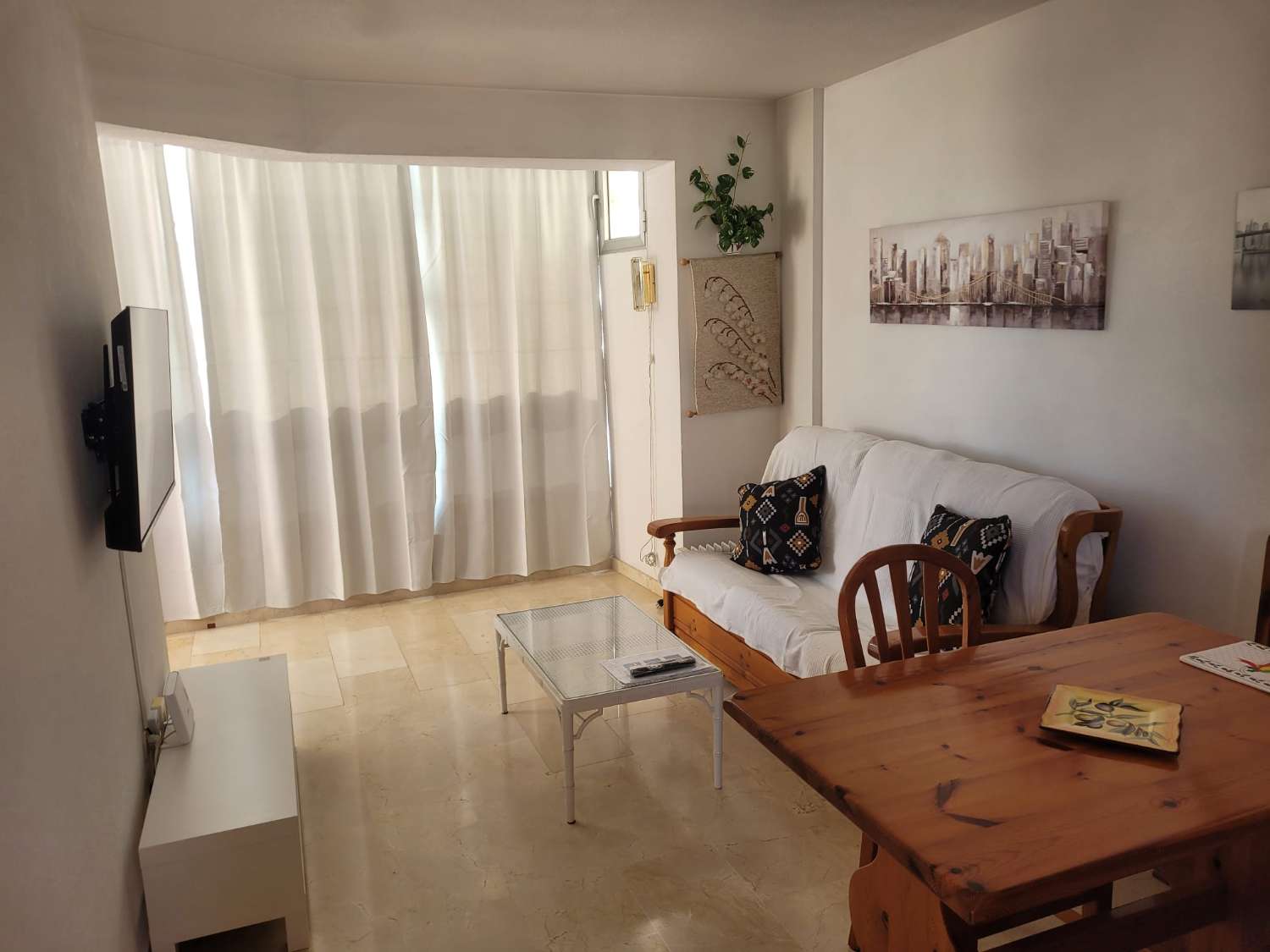 Half season . For rent from 21.10.24-31.5.25 Nice apartment with sea views in La Carihuela ( Torremolinos)