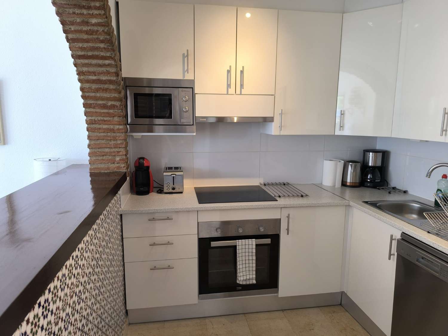 MEDIA TEMPORADA . SE ALQUILA DESDE 10.10.24  HASTA 31.5.25 BONITO APARTAMENTO EN BENALMADENA COSTA