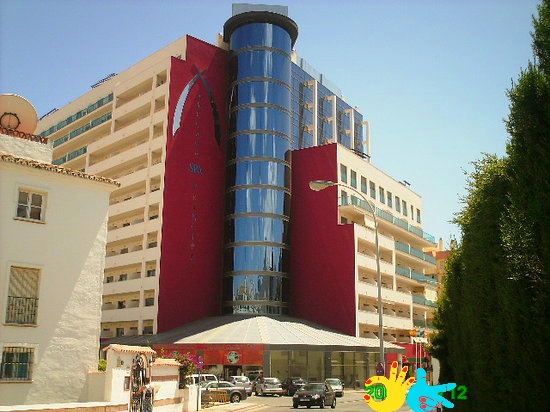 DEMI-SAISON. A LOUER DU 19.11.24 - 15.6.25 BEL APPARTEMENT AVEC VUE SUR LA MER À 200 MÈTRES DE LA PLAGE À BENALMADENA