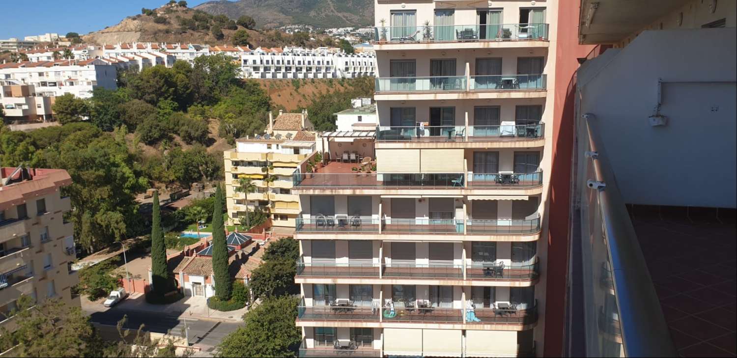 DEMI-SAISON. A LOUER DU 19.11.24 - 15.6.25 BEL APPARTEMENT AVEC VUE SUR LA MER À 200 MÈTRES DE LA PLAGE À BENALMADENA