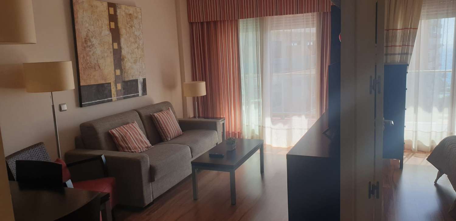 MEDIA TEMPORADA . SE ALQUILA DESDE  19.11.24 - 15.6.25 BONITO APARTAMENTO CON VISTAS AL MAR A 200 METROS DE LA PLAYA EN BENALMADENA