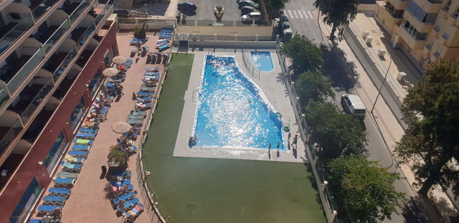 HALV SÄSONG. UTHYRES FRÅN 19.11.24 - 15.6.25 TREVLIG LÄGENHET MED HAVSUTSIKT 200 METER FRÅN STRANDEN I BENALMADENA