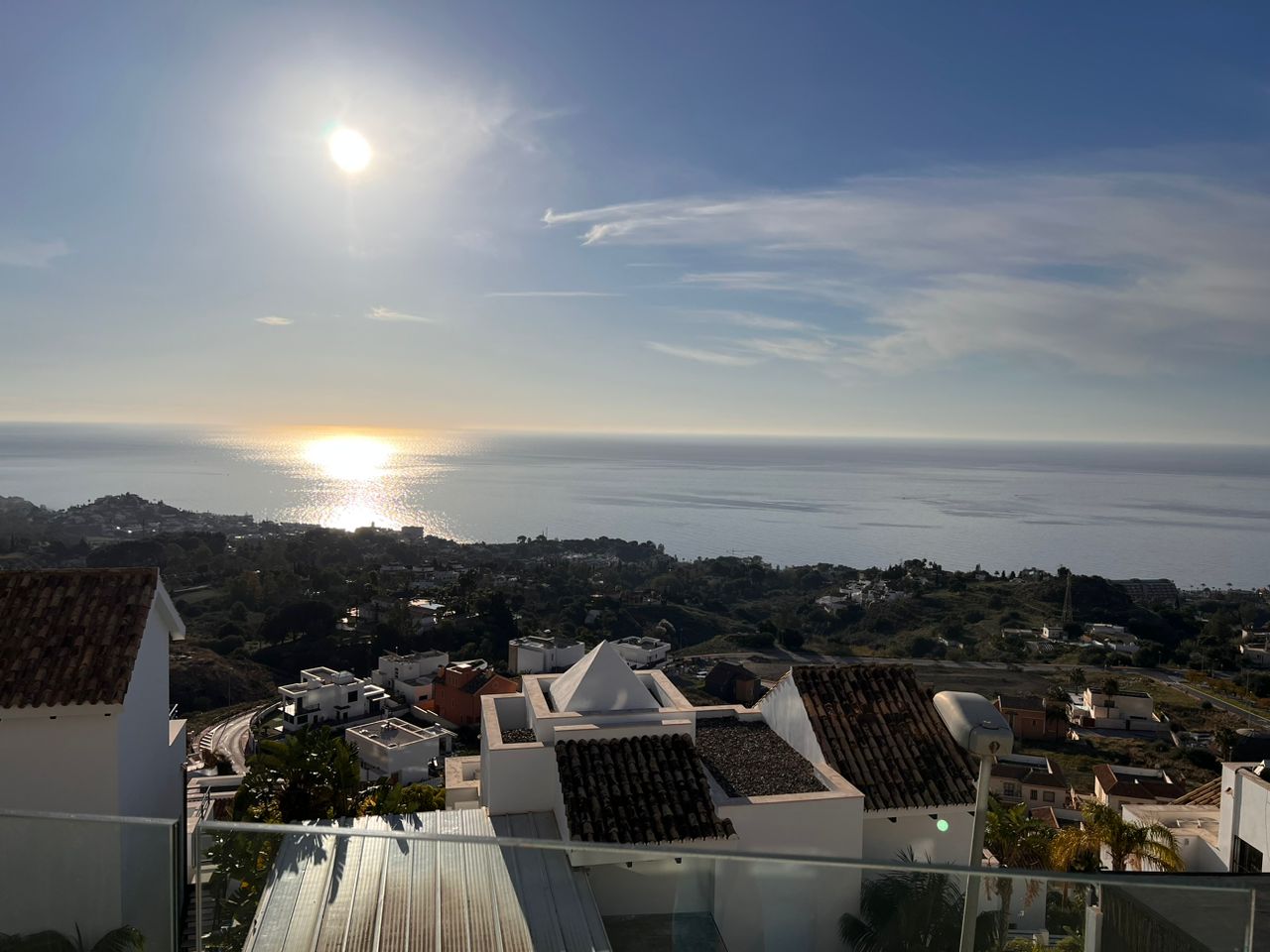 LANGSIKTIG TIL LEIE FRA NÅ AV PRAKTFULL PENTHOUSE MED FANTASTISK HAVUTSIKT I BENALMADENA