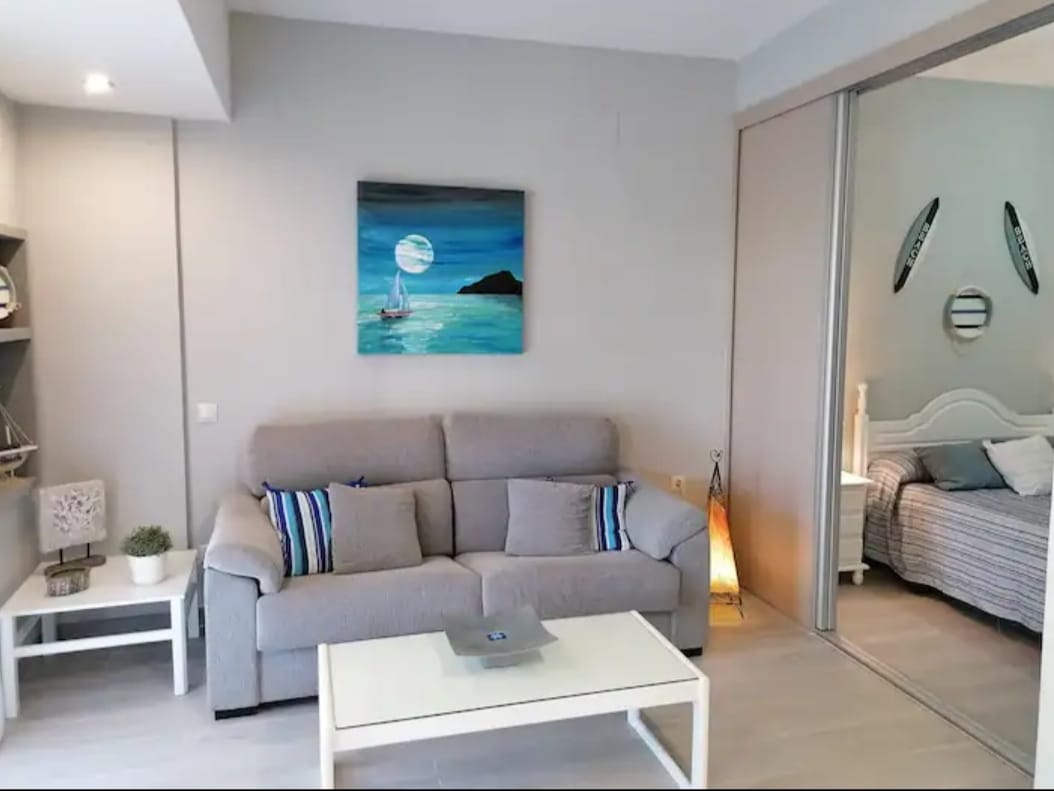 HALF SEIZOEN. TE HUUR VAN 1.9.2024-30.6.2025 MOOI APPARTEMENT IN LA CARIHUELA (TORREMOLINOS)