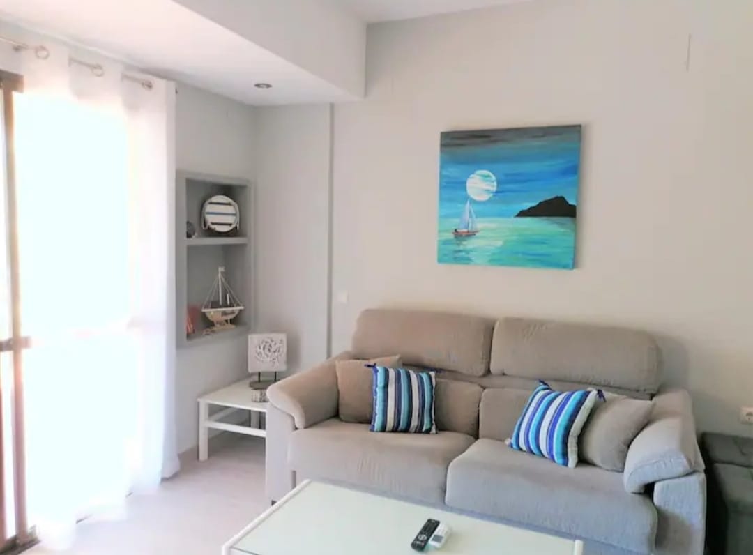 MEDIA TEMPORADA . SE ALQUILA DESDE AHORA -30.6.2025 BONITO APARTAMENTO EN LA CARIHUELA (TORREMOLINOS)