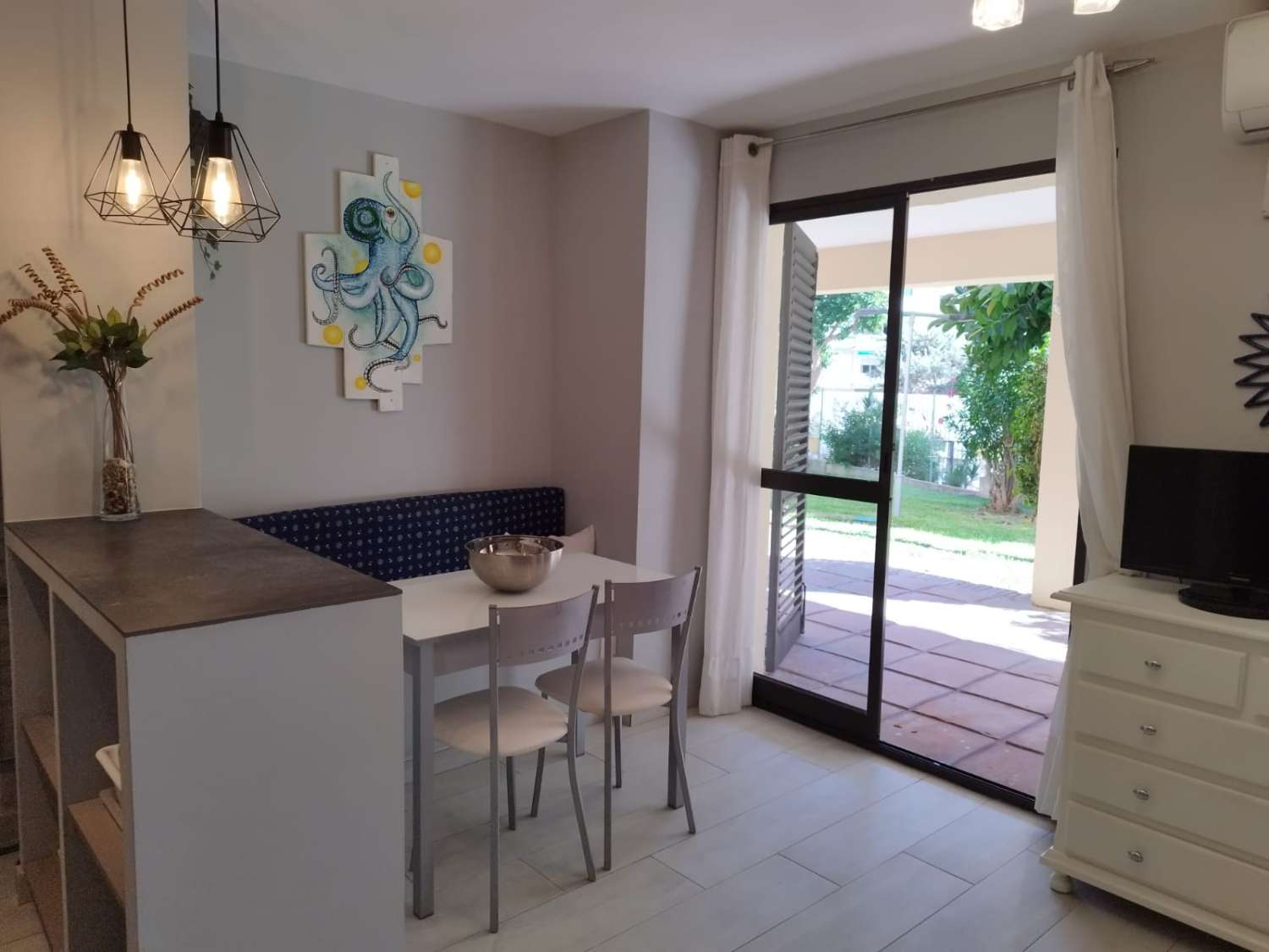 HALF SEIZOEN. TE HUUR VAN 1.9.2024-30.6.2025 MOOI APPARTEMENT IN LA CARIHUELA (TORREMOLINOS)