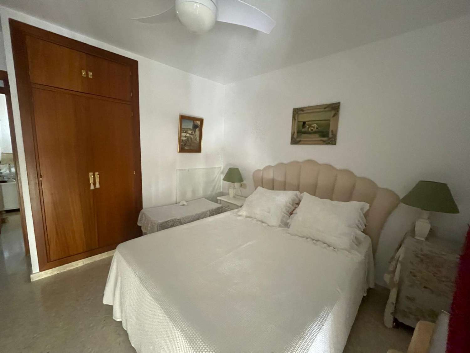 Mooi appartement te koop in de buurt van de jachthaven met gedeeltelijk uitzicht op zee in Fuengirola