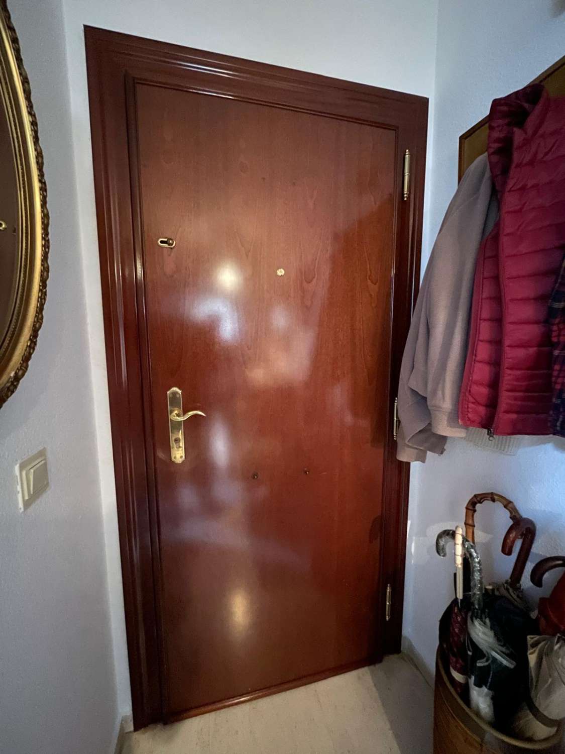 Mooi appartement te koop in de buurt van de jachthaven met gedeeltelijk uitzicht op zee in Fuengirola